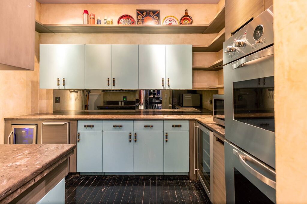 Photo inspiration: Contemporary Penthouse Kitchen Storage Solutions Reference: Printers Alley Penthouse